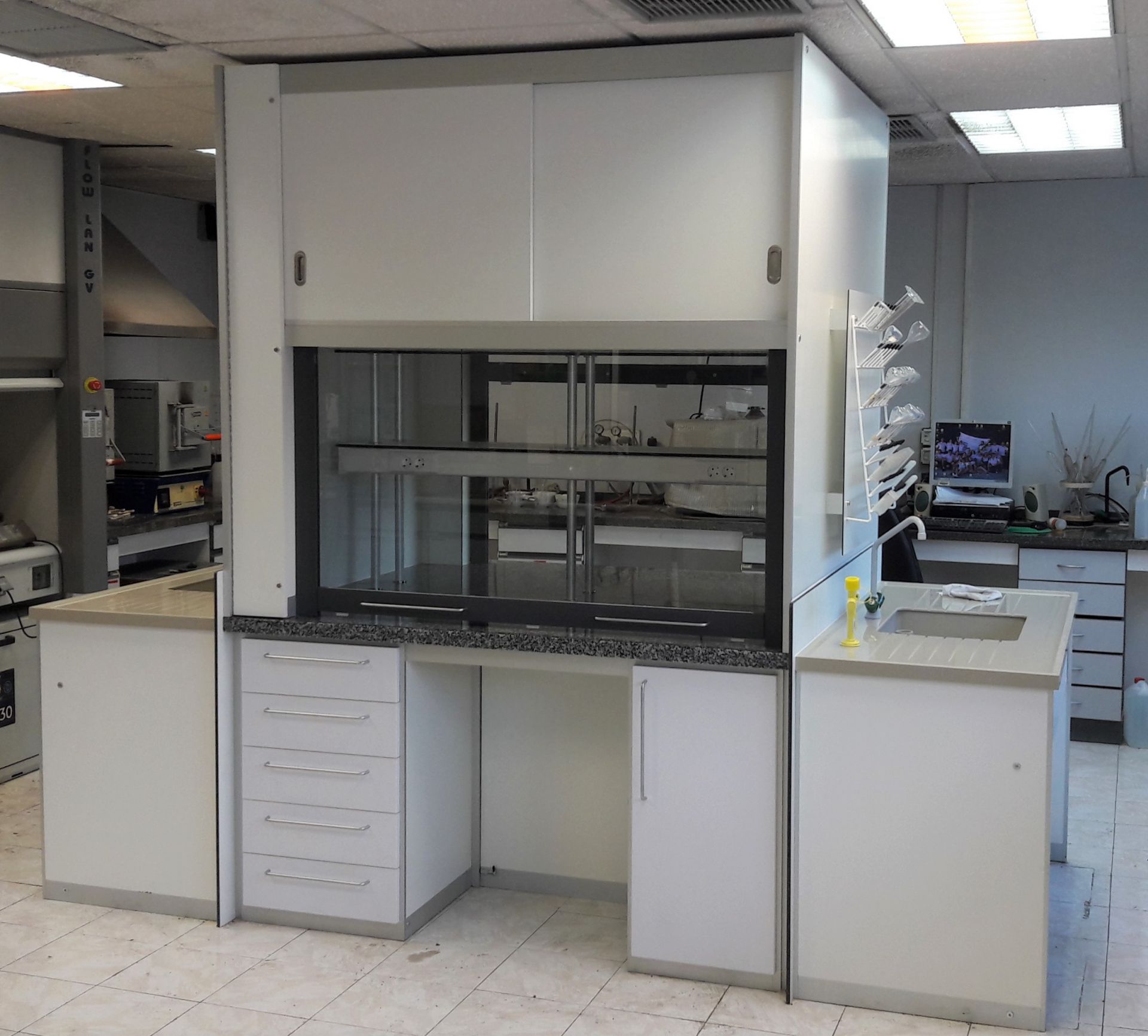 Vitrinas Extractoras de Gases – Borda Laboratorios