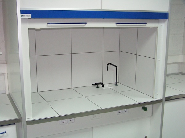 Borda Laboratorios – Vitrinas extractoras de gases